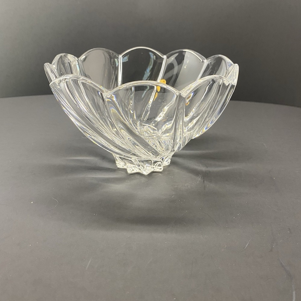 1991 MARQUIS WATERFORD CRYSTAL "Wind Flower" Bowl ( Diam.‎ 7.5 inches )